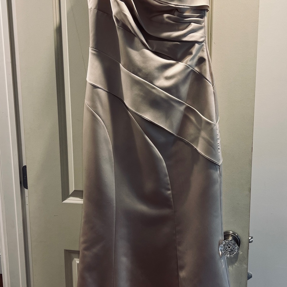 White by Vera wang satin dress champagne color - Picture 2 of 3